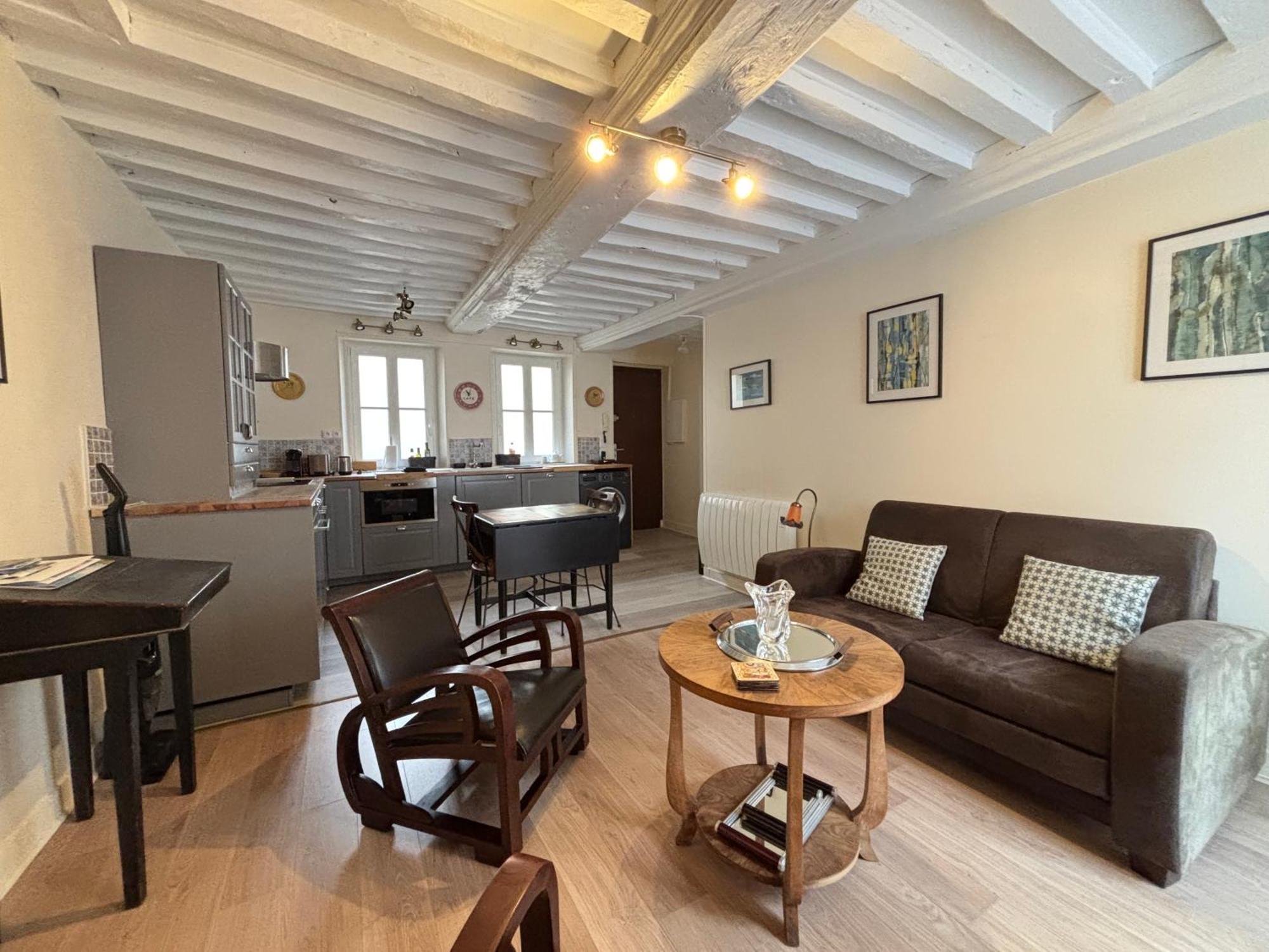 Les Remparts Apt Spacieux 1 Er Etage Renove Joliment Decore Bien Equipe Plein Centre Bayeux Proche Plages Du Debarquement Parking Gratuit A Proximite Bagian luar foto