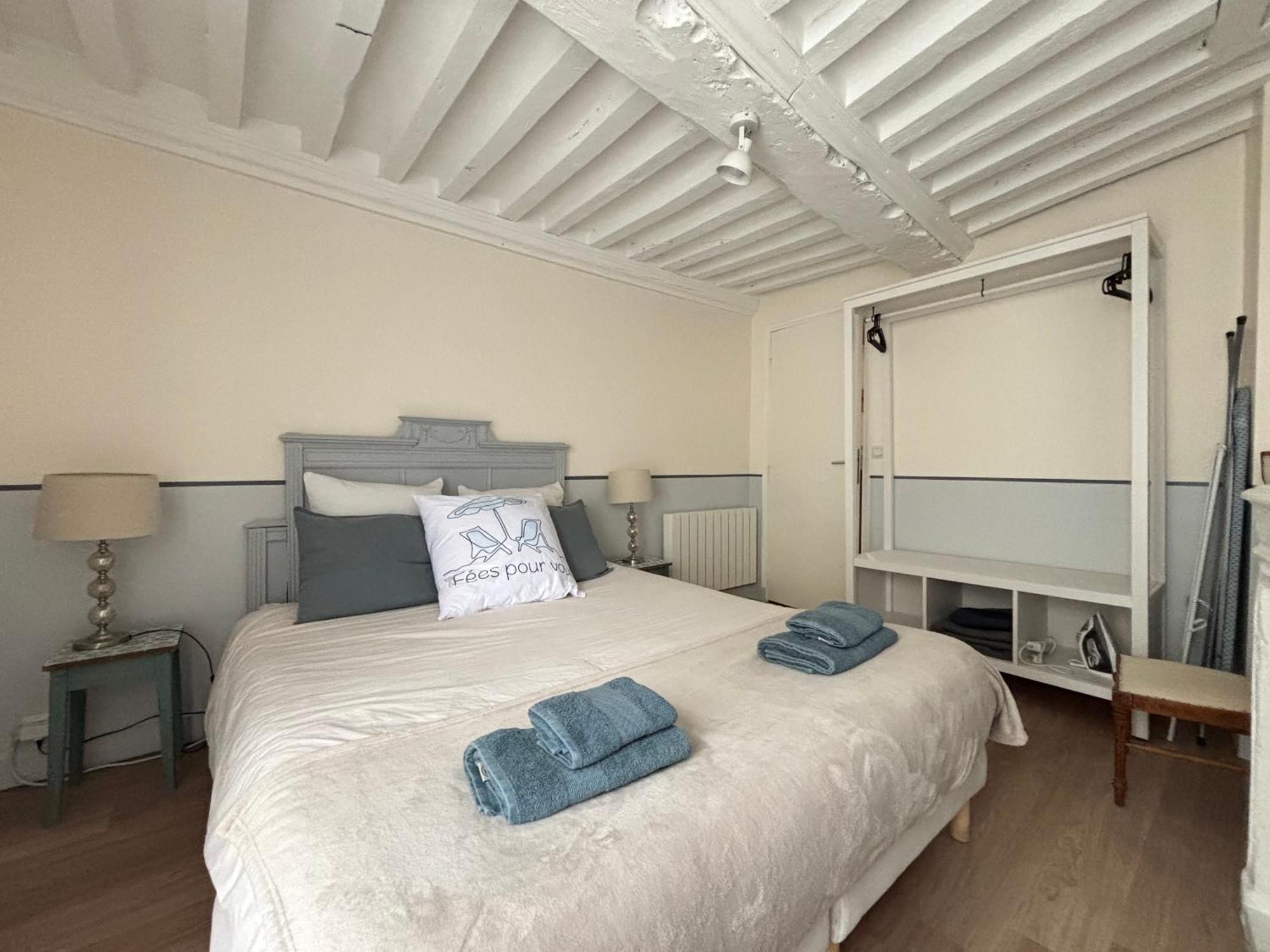 Les Remparts Apt Spacieux 1 Er Etage Renove Joliment Decore Bien Equipe Plein Centre Bayeux Proche Plages Du Debarquement Parking Gratuit A Proximite Bagian luar foto
